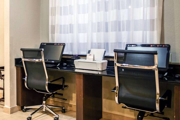 Business Center 33 of 35