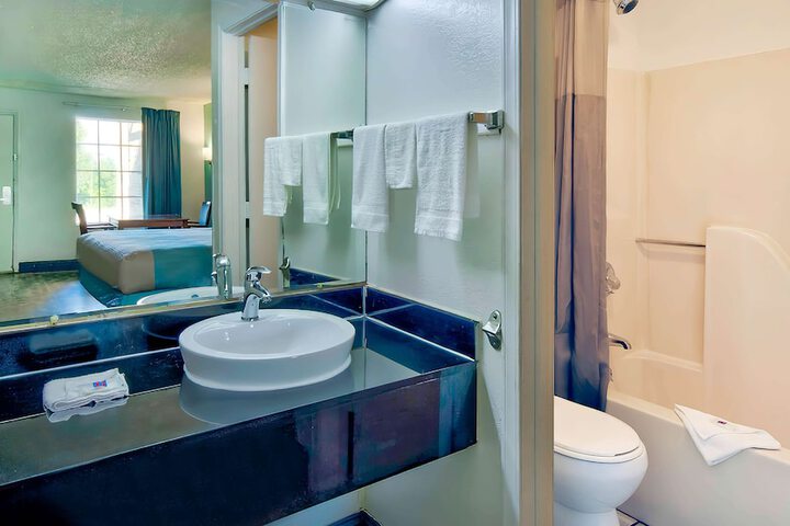 Motel 6 Grand Rivers KY