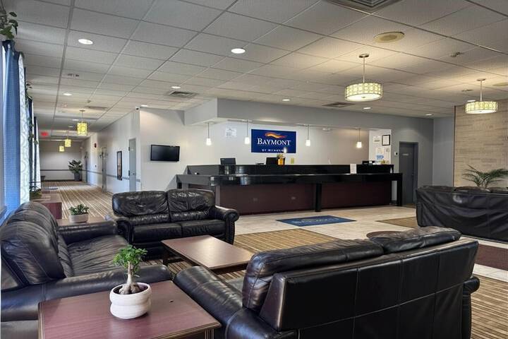 Baymont by Wyndham Queensbury / Lake George