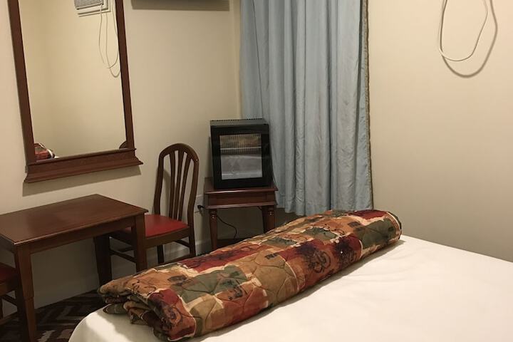 Room 28 of 28