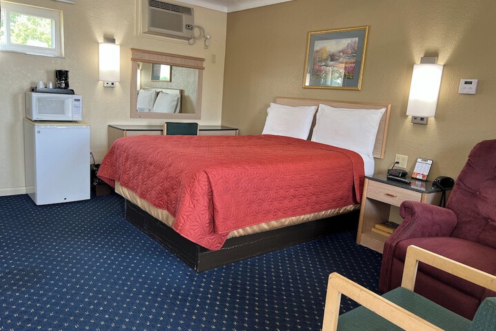 Room 27 of 40
