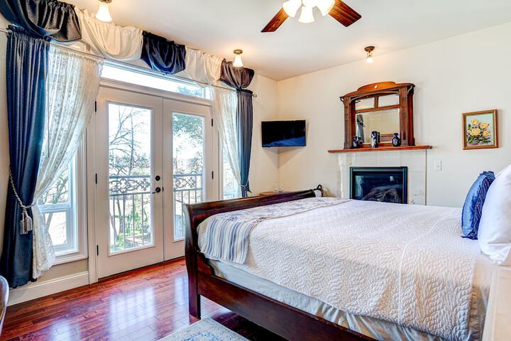 The River Belle Inn