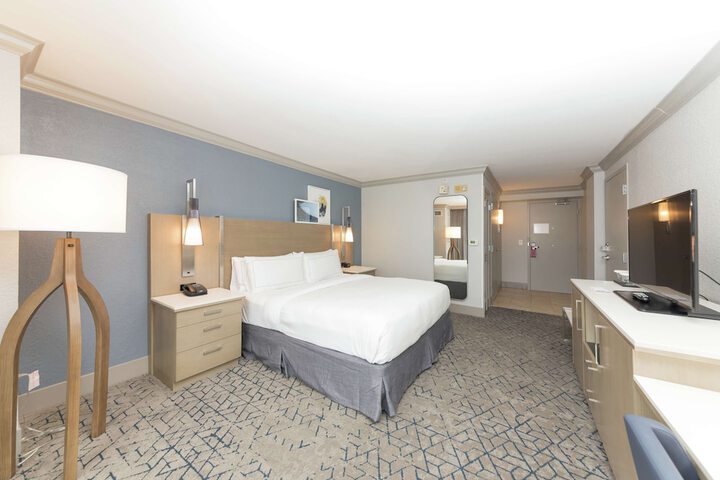 Room 18 of 110
