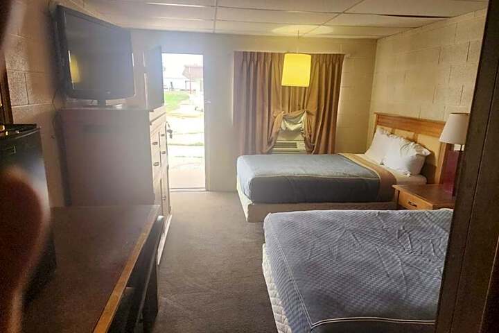 First Inn by OYO Quinter Hwy 70