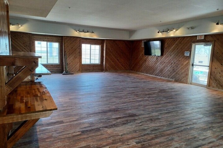 Ballroom/Hall 33 of 40