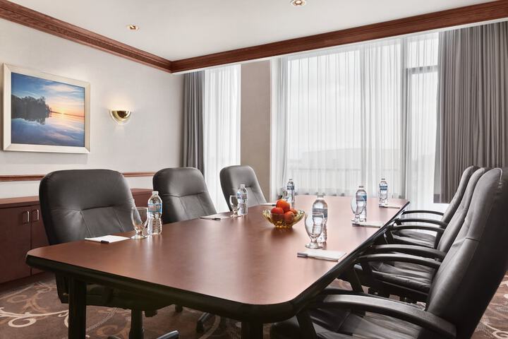 Ramada by Wyndham Belleville Harbourview Conference Centre