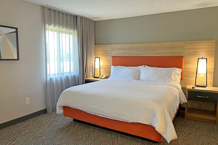 Room 28 of 51