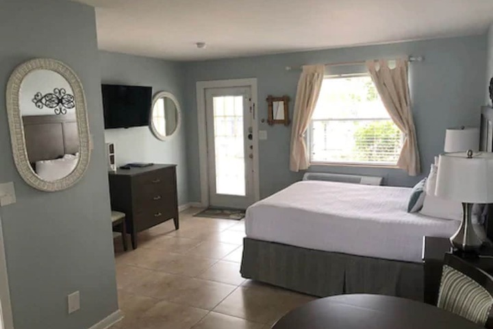 Marco Island Lakeside Inn