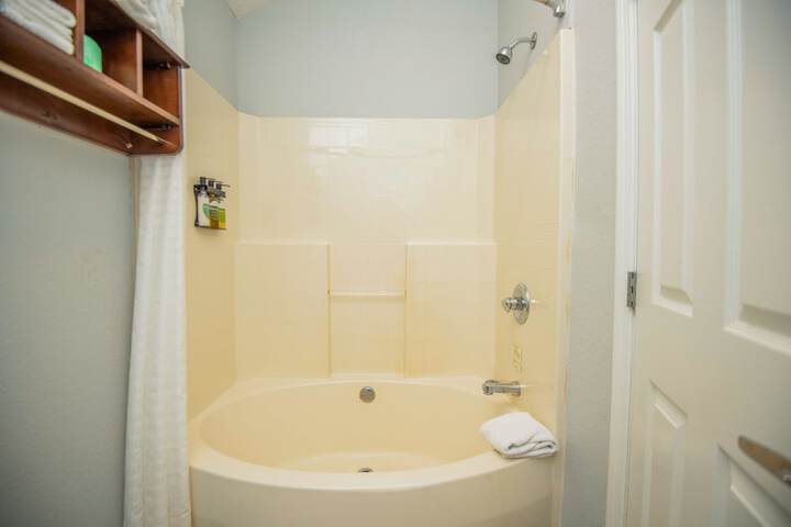 Room 40 of 345