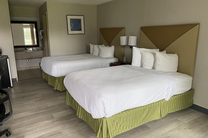 Room 8 of 9
