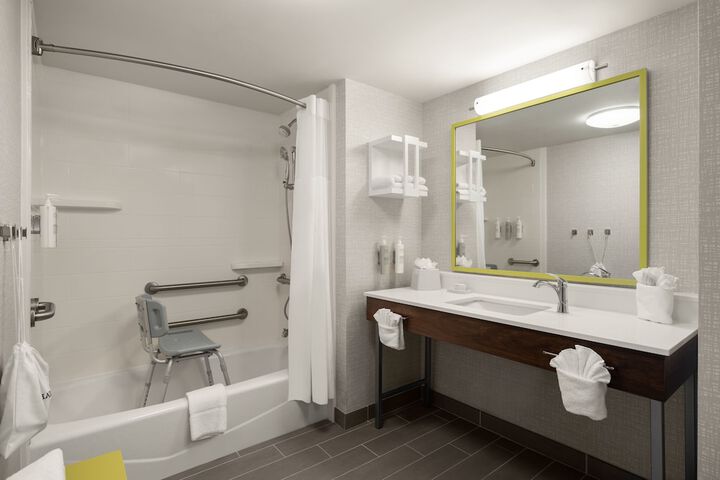 Room 32 of 63