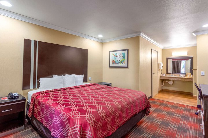 Room 17 of 34