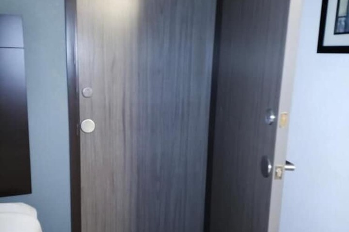 The Grove Inn & Suites