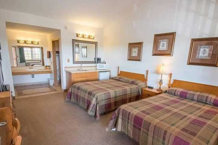 Bullwinkles Rustic Lodge