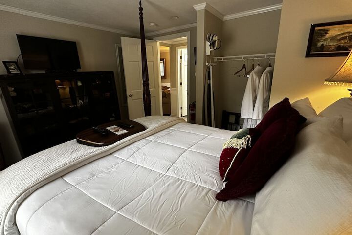 Room 25 of 200