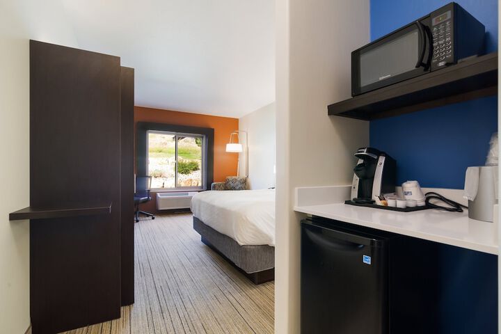 Holiday Inn Express Hotel & Suites Custer by IHG