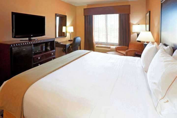 Room 16 of 28