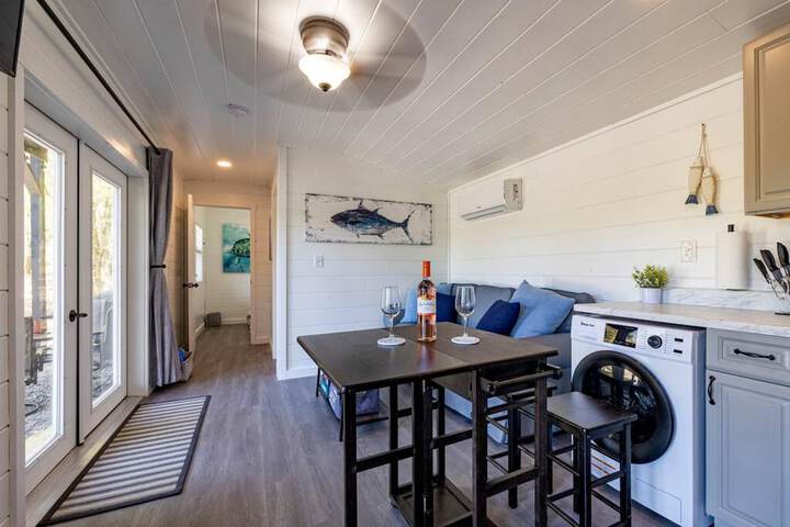 Tiny House 2 5 hrs NYC and Boston Waterfront Wifi