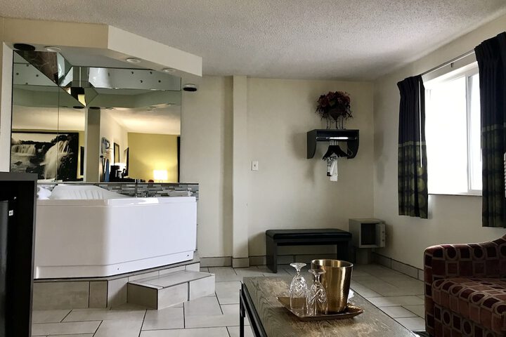 Super 8 by Wyndham Independence Kansas City