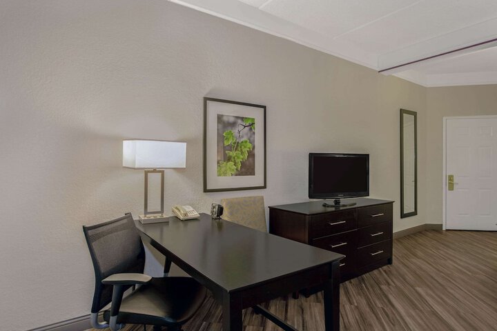 Room 46 of 77
