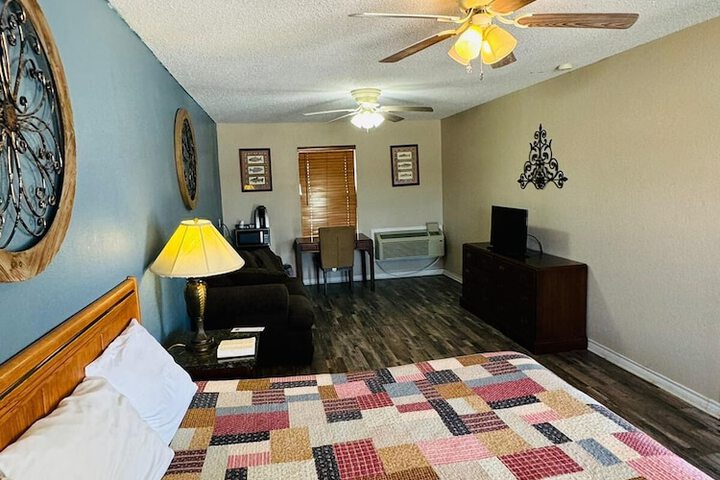 Room 9 of 11