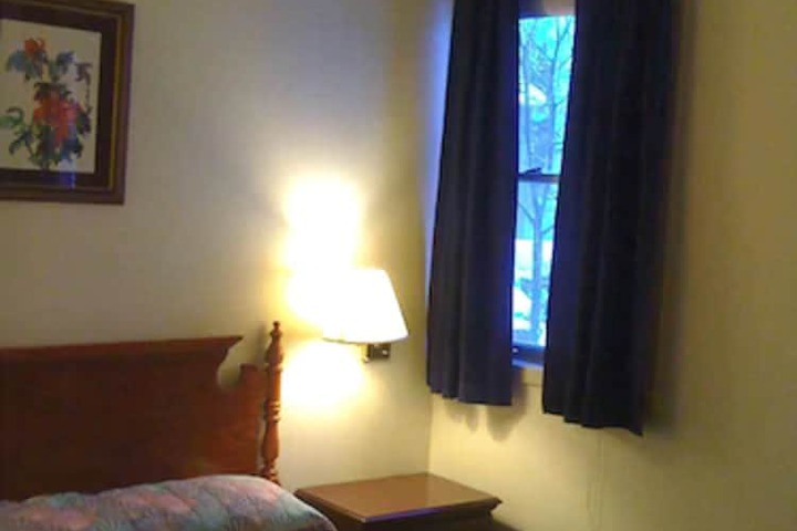 Room 27 of 34