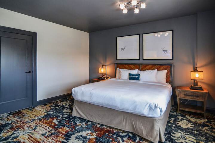 Room 12 of 33