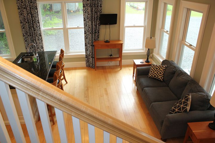 24 East Main Street B & B