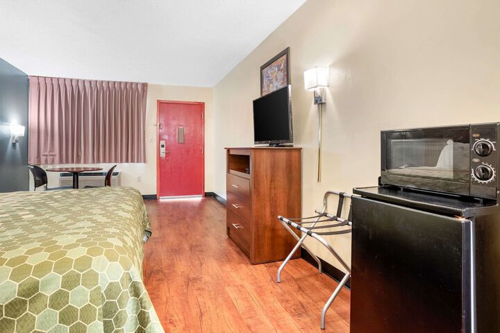 Room 8 of 20