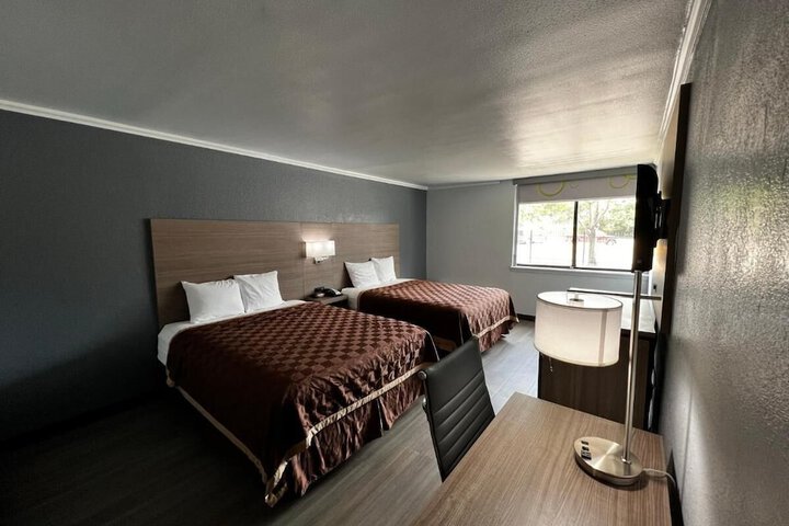 Room 11 of 11