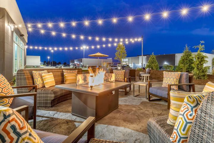 Cambria Hotel Davenport Quad Cities