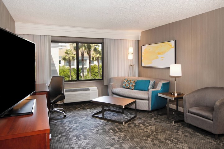 Courtyard by Marriott Oakland Airport