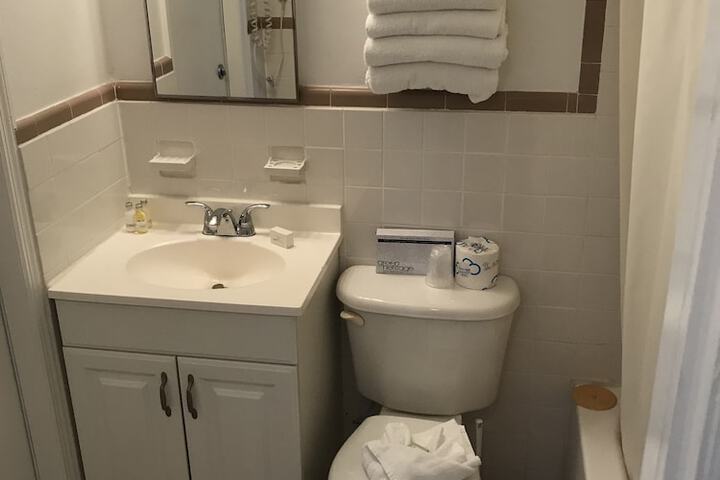 Room 32 of 68