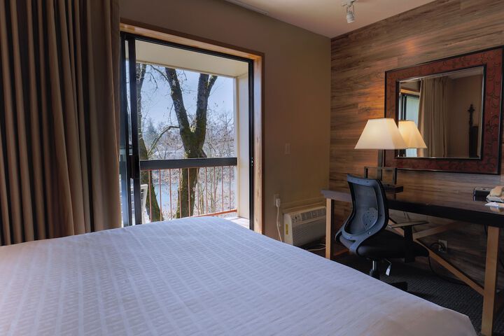 Riverside Inn