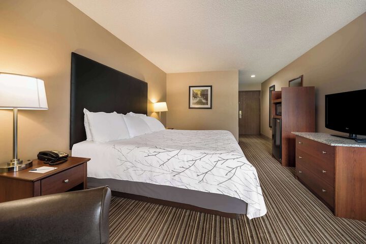 Room 32 of 40