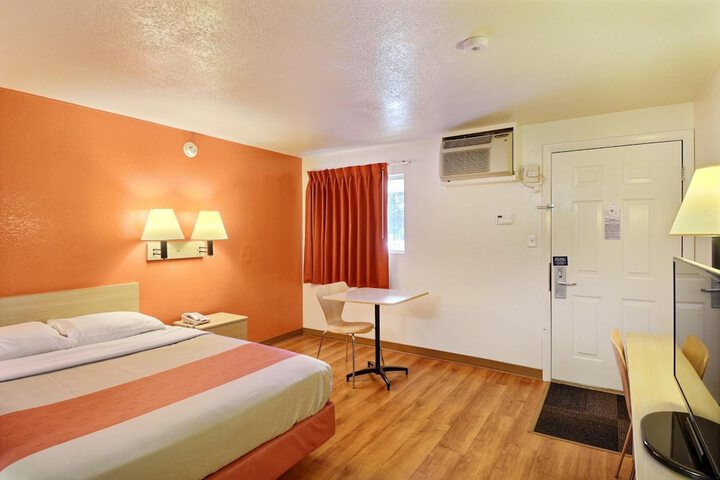Room 9 of 22