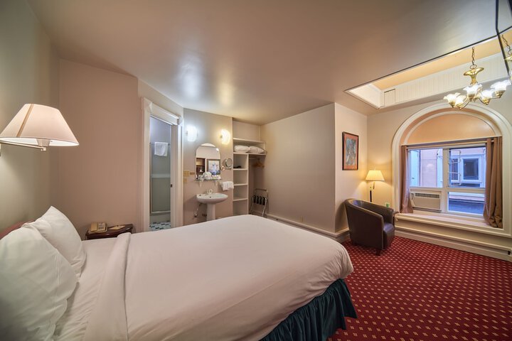 Room 30 of 67