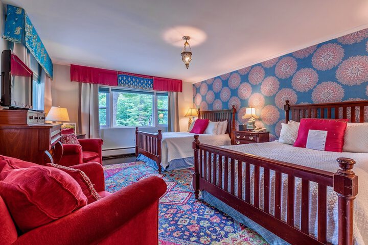 Room 104 of 275
