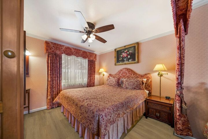 Room 17 of 34