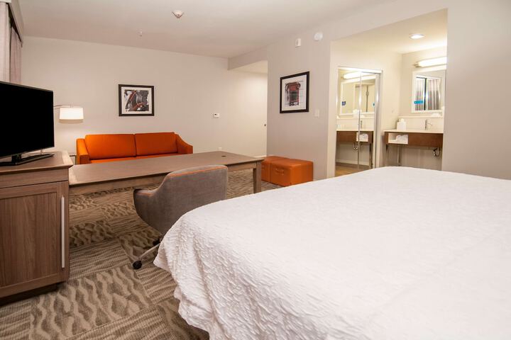 Room 25 of 46