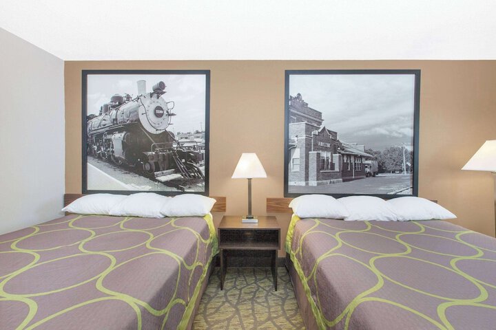 Super 8 by Wyndham Belleville