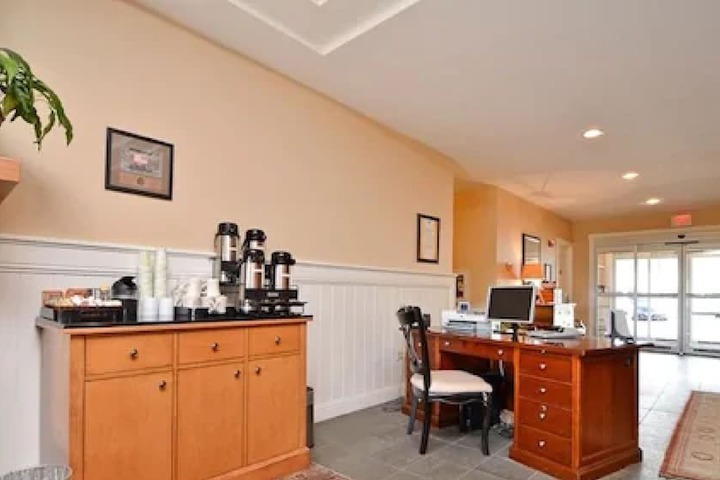Rivertide Suites Hotel