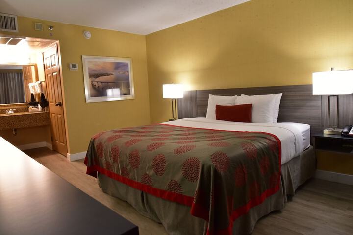 Room 40 of 74