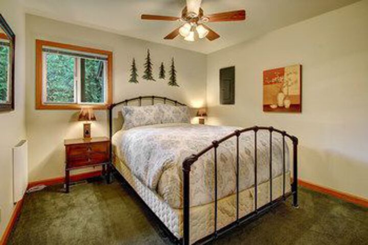 Sky Rivers Edge - Three Bedroom Cabin with Hot Tub