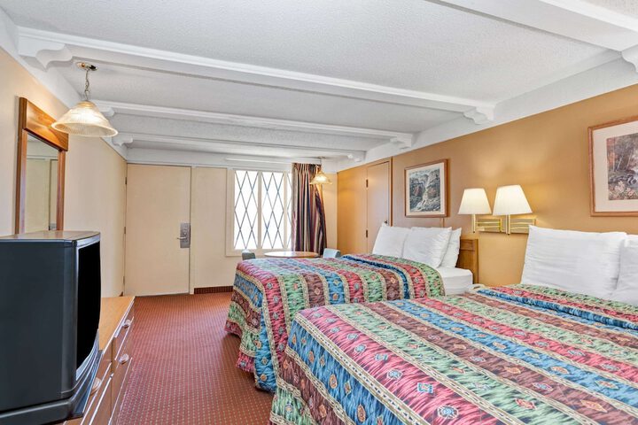 Room 10 of 12