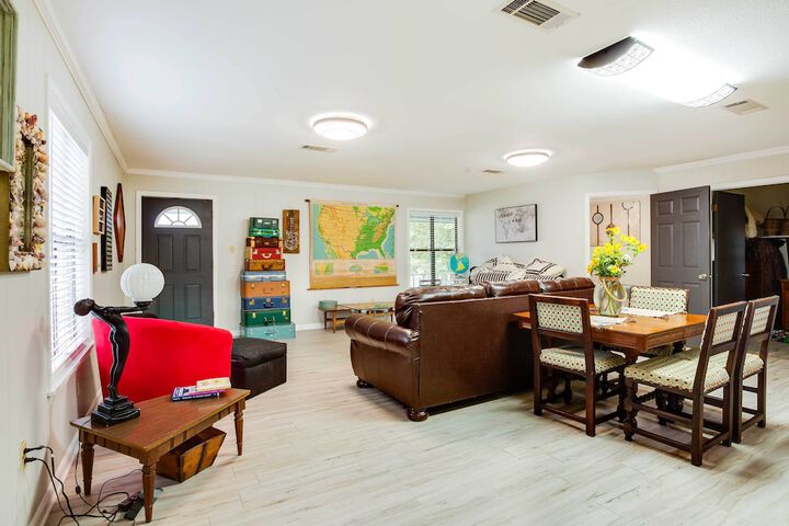 Doyline Cottage w / Large Porch & Lake Access!