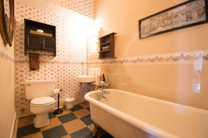 Munzesheimer Manor Bed & Breakfast