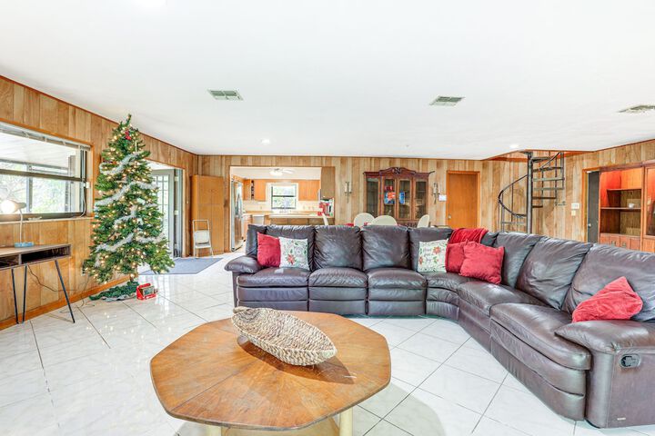 Lake Placid Home w / Screened Porch: Near Lake Clay