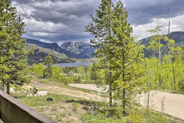 Grand Lake Condo w / Mountain Views: Walk to Lake!