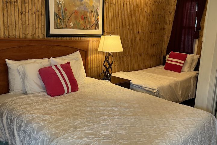 Room 12 of 16